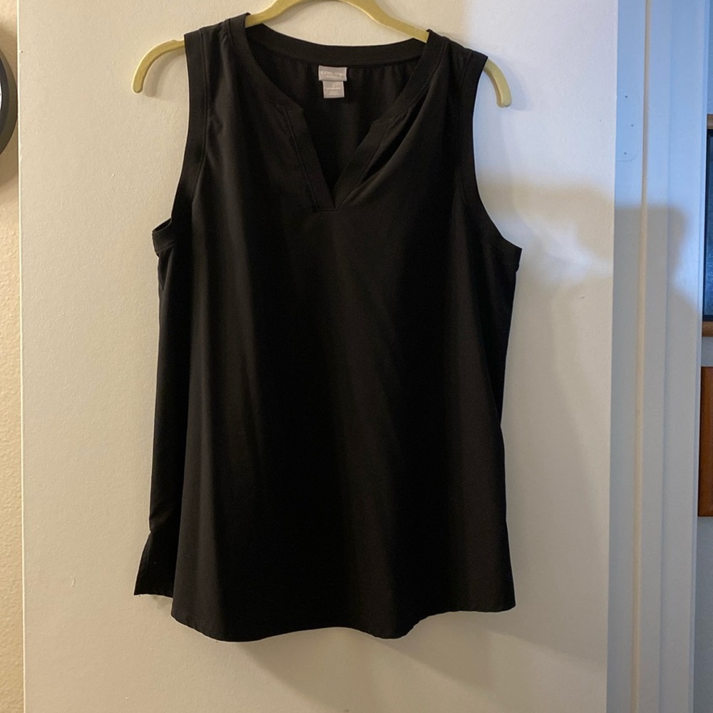 Sleeveless black chicos zenergy blouse. Size 2 86% poly, 14% spandex. Wash/dry